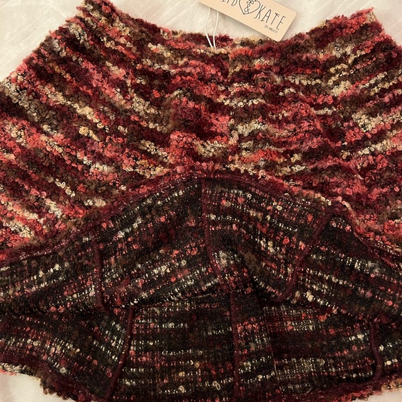 Gab & Kate Annie Skirt Short Knit Berry Colors Size Medium NWT MIXOLOGY - Picture 2 of 7